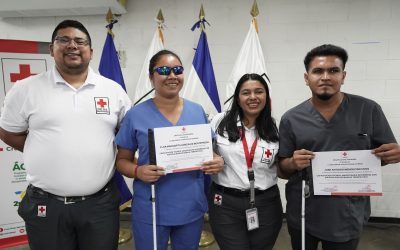 Cruz Roja Salvadoreña tecnifica a personas con discapacidad visual